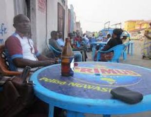 Dans un bar (1)